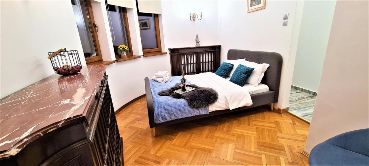 Central Arghezi University Square Apartment บูคาเรสต์ ภายนอก รูปภาพ