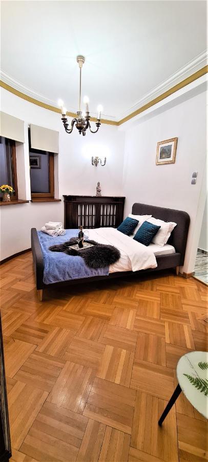 Central Arghezi University Square Apartment บูคาเรสต์ ภายนอก รูปภาพ