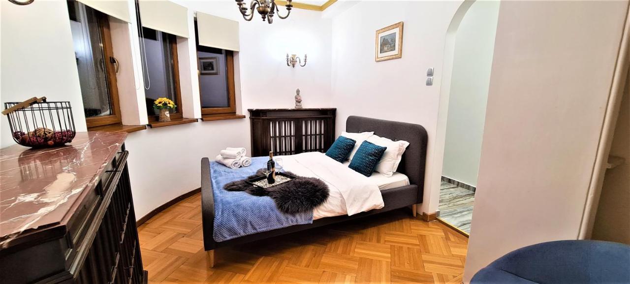 Central Arghezi University Square Apartment บูคาเรสต์ ภายนอก รูปภาพ