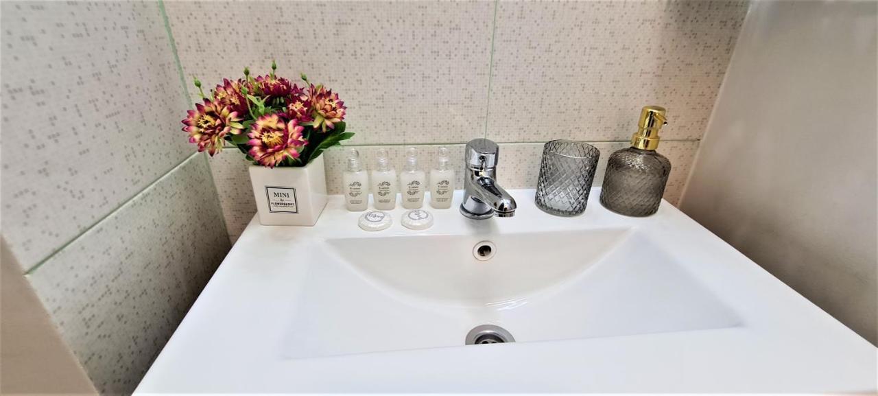 Central Arghezi University Square Apartment บูคาเรสต์ ภายนอก รูปภาพ