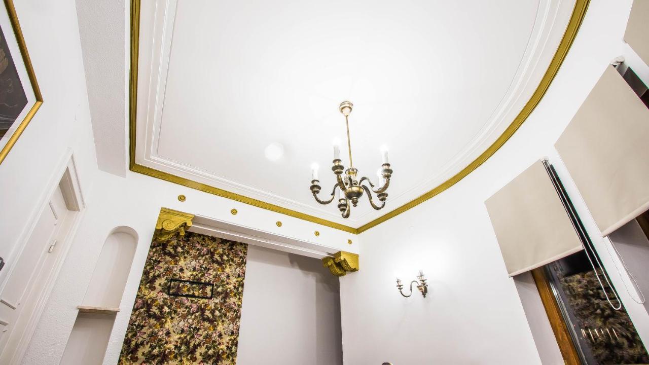 Central Arghezi University Square Apartment บูคาเรสต์ ภายนอก รูปภาพ