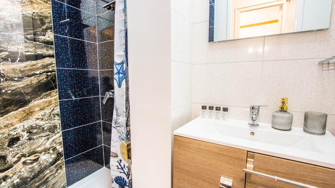 Central Arghezi University Square Apartment บูคาเรสต์ ภายนอก รูปภาพ